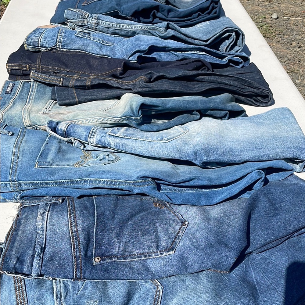 Woman’s Heans Lot of 18 Pairs Sizes 3/4